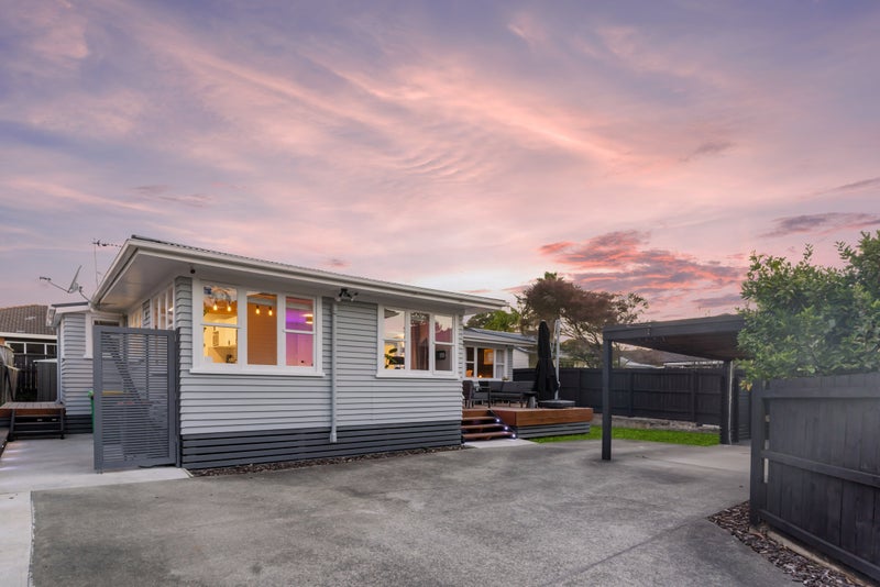32A Godley Road, Green Bay, Auckland - Carousel 2
