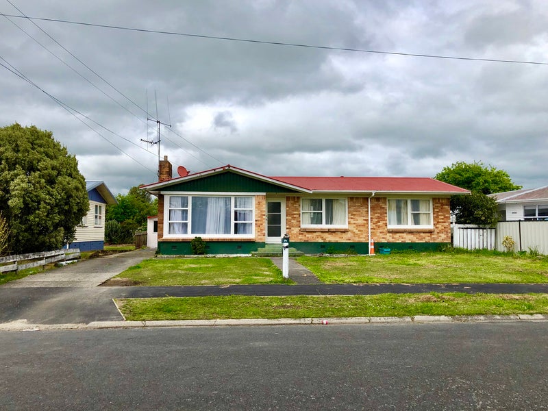 14 Cricket Place, Melville, Hamilton - Carousel 1