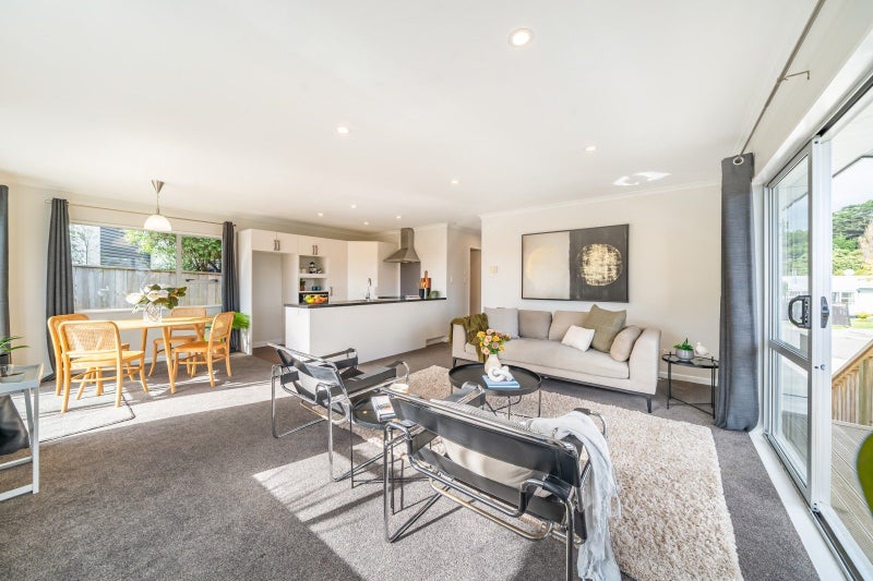 10A Gaff Place, Whitby, Porirua - Carousel 1