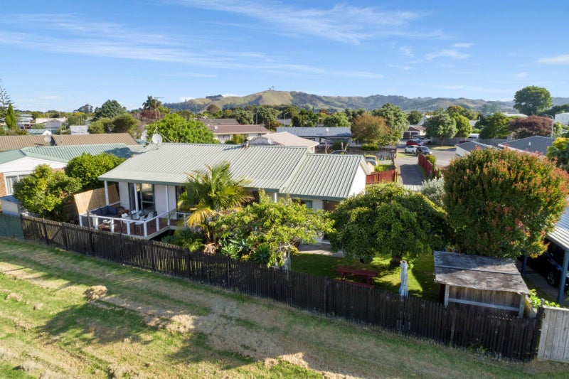 12 Belray Place, Papamoa Beach, Papamoa - Carousel 1