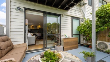 14 Peony Mews, Oteha, Auckland - Carousel 1