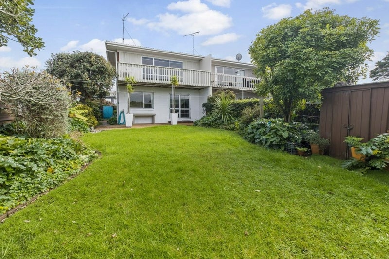 3/2 Cotton Street, St Johns, Auckland - Carousel 1