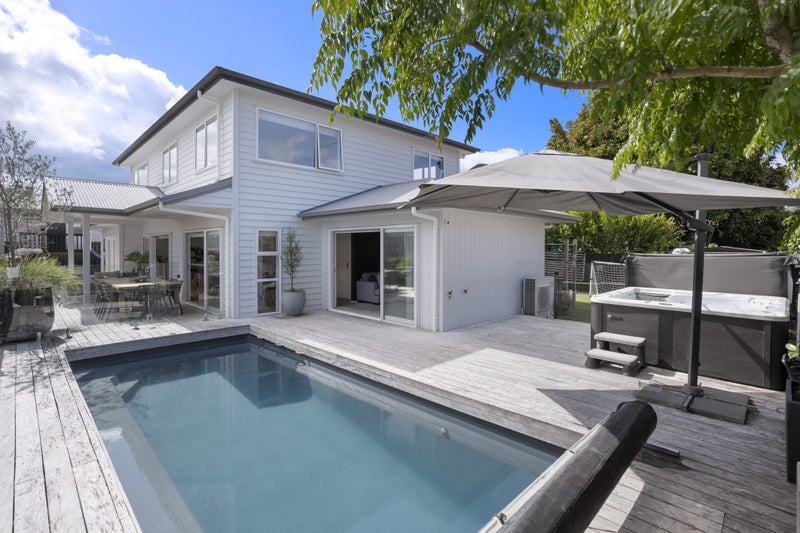 20A Rewarewa Road, Te Atatu Peninsula, Auckland - Carousel 1