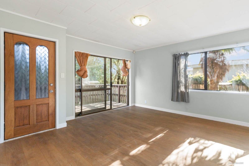 62A Flanshaw Road, Te Atatu South, Auckland - Carousel 2