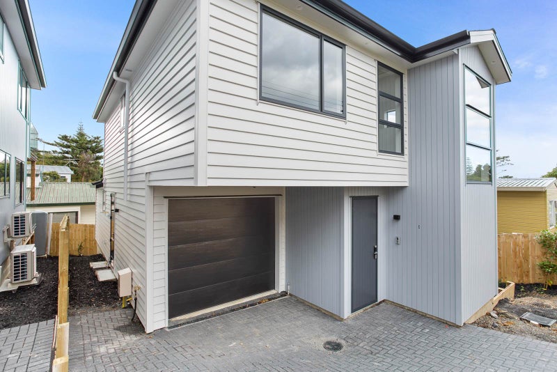 141E Rangatira Road, Beach Haven, Auckland - Carousel 1