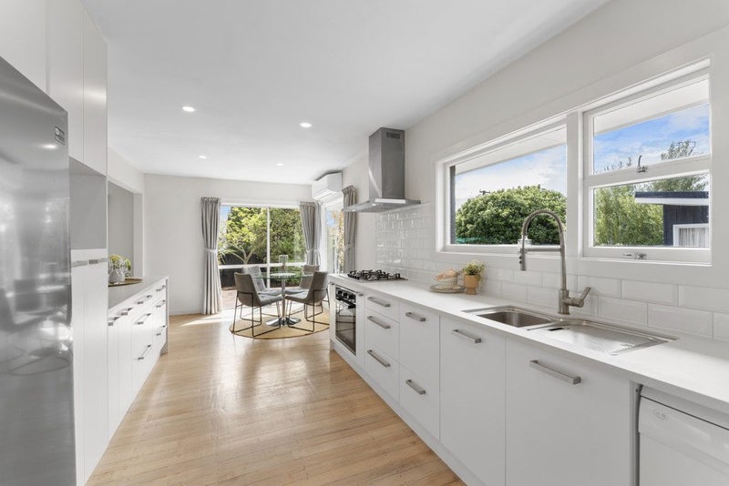 14 Bourne Crescent, Papanui, Christchurch - Carousel 2