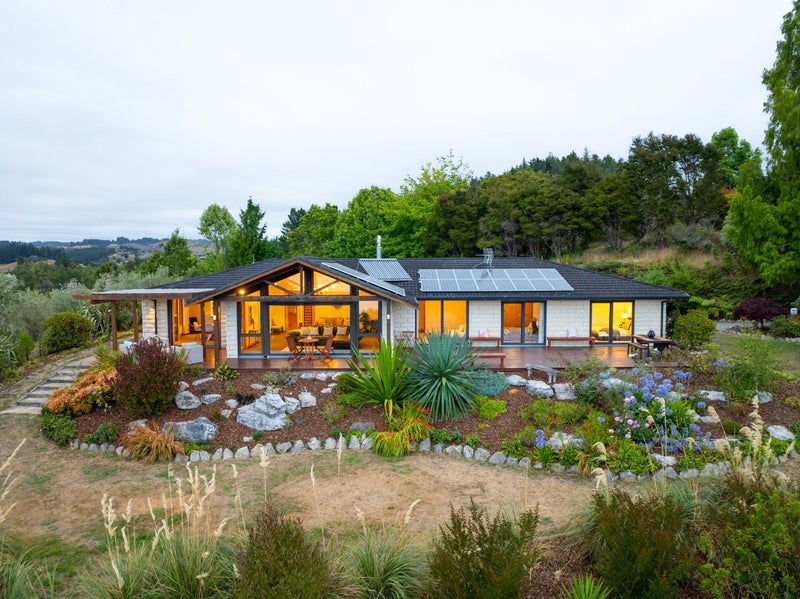 4 Bronte Road East, Bronte - Carousel 1