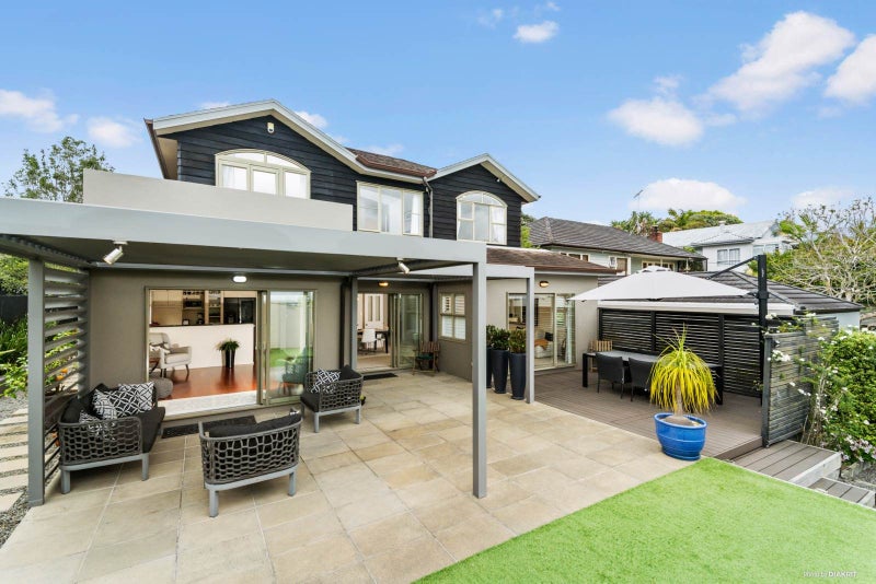 2/18 Sandown Rd, Rothesay Bay, North Shore City - Carousel 1