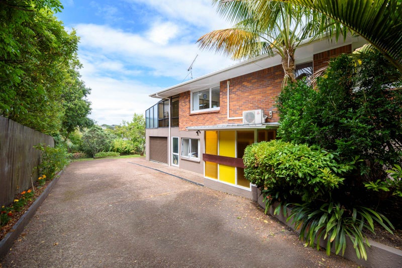 2/4 Cloverly Crescent, Campbells Bay, Auckland - Carousel 2