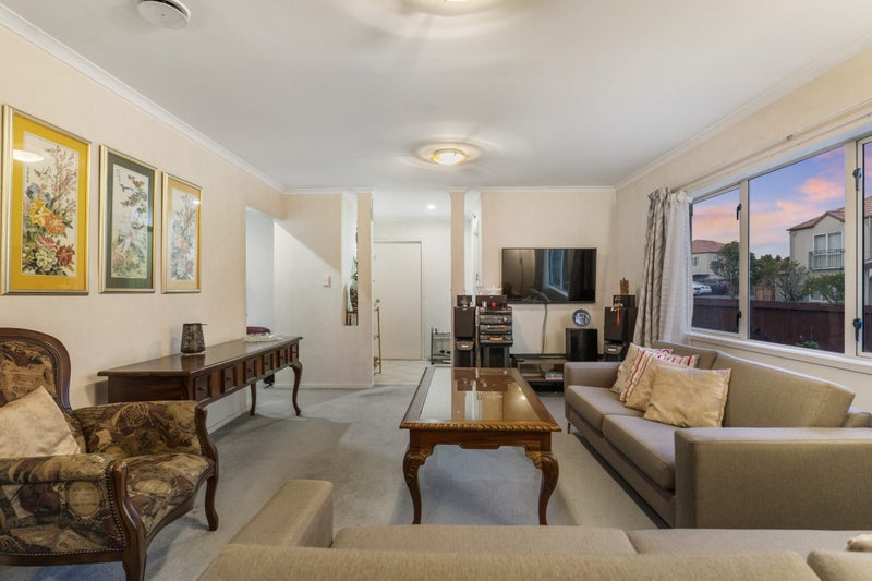 17 Stolford Crescent, New Lynn, Auckland - Carousel 2