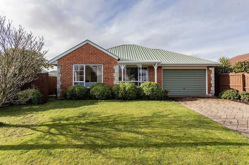 27 Kintyre Drive, Broomfield, Christchurch - Carousel 1
