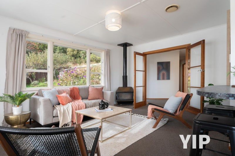 1 Beazley Avenue, Paparangi, Wellington - Carousel 2