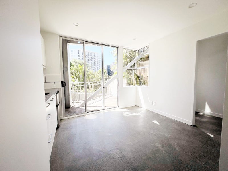 1C/8 Scotia Place, Auckland Central, Auckland - Carousel 1