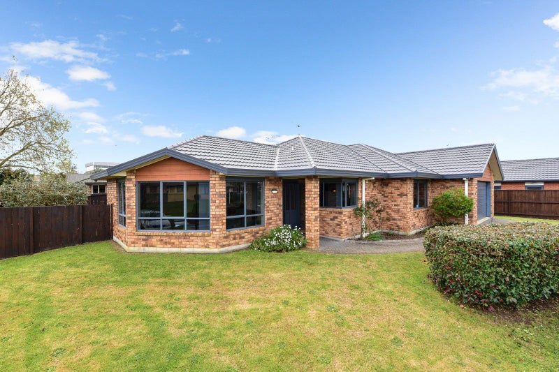 23 Nottingham Drive, Hamilton East, Hamilton - Carousel 1