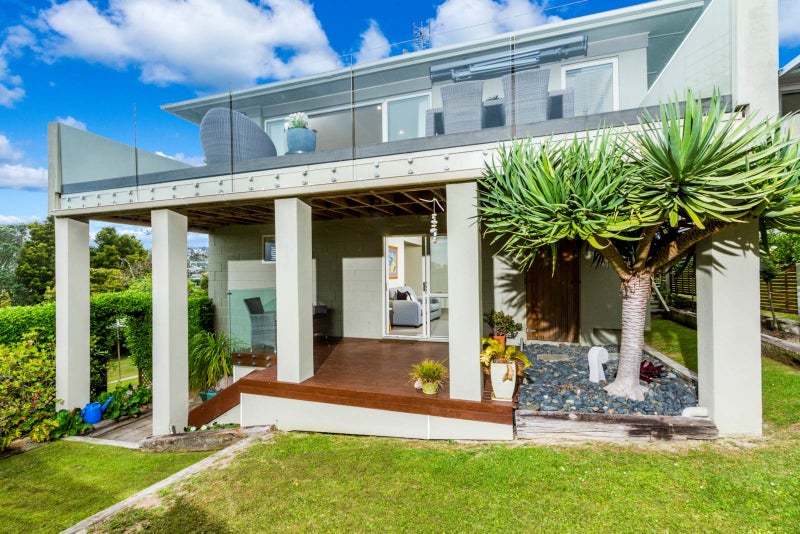 10 Kilduff Place, Mairangi Bay, Auckland - Carousel 1
