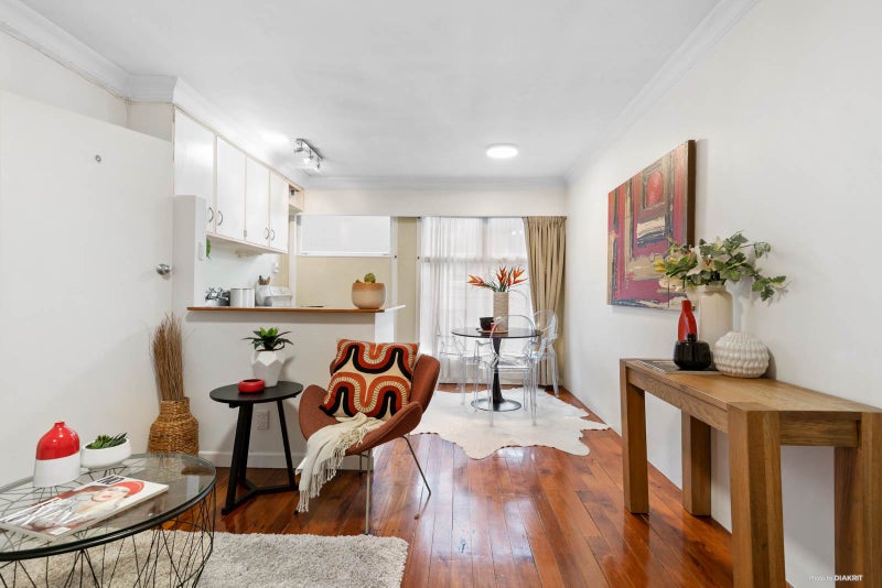 10/2 Westwood Terrace, Ponsonby, Auckland - Carousel 1