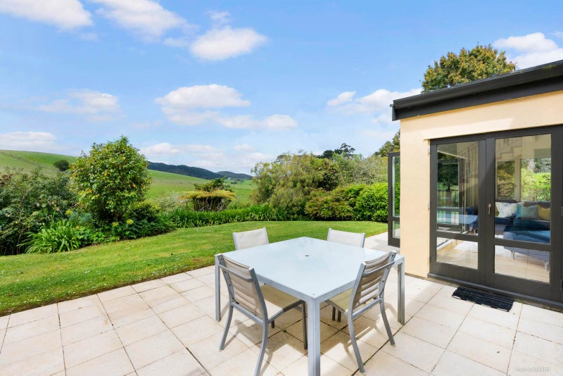 133 Ara-Kotinga, Manurewa - Carousel 11