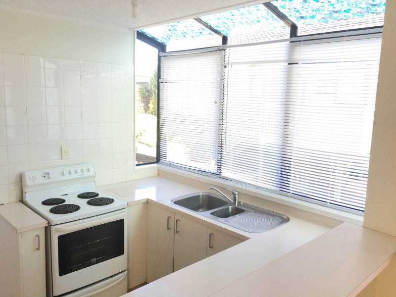 1/17 Akoranga Drive, Northcote, Auckland - Carousel 2
