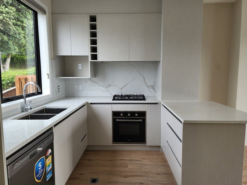 22D Totaravale Drive, Totara Vale, Auckland - Carousel 2