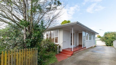 18 Bridge Avenue, Te Atatu South, Auckland - Carousel 1
