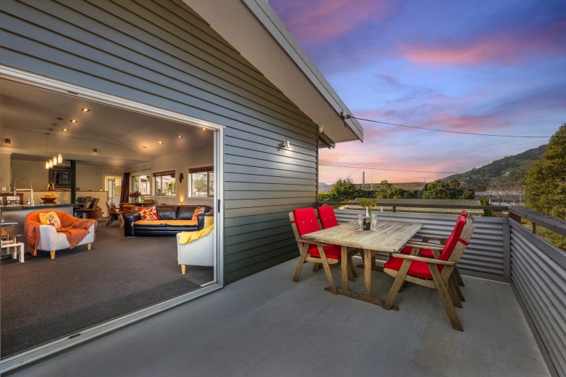 14 Beach Road, Waikawa, Picton - Carousel 1