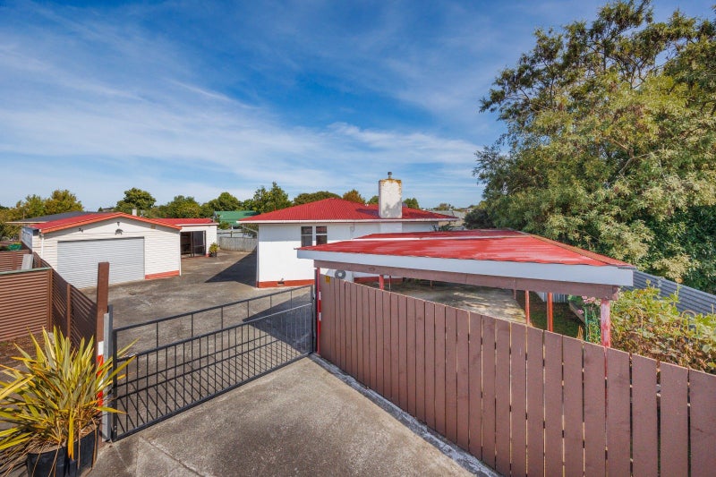 34 Ruamahanga Crescent, Terrace End, Palmerston North - Carousel 1