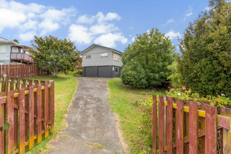 36 Athena Drive, Totara Vale, Auckland - Carousel 1