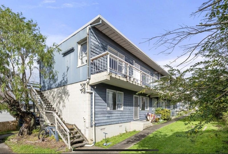 1/6 Eden View Road, Sandringham, Auckland - Carousel 1