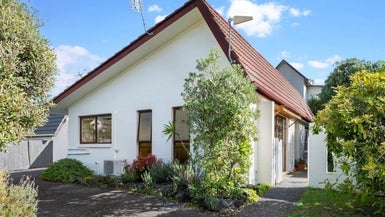 1/32 Scarlock Avenue, Browns Bay, Auckland - Carousel 1