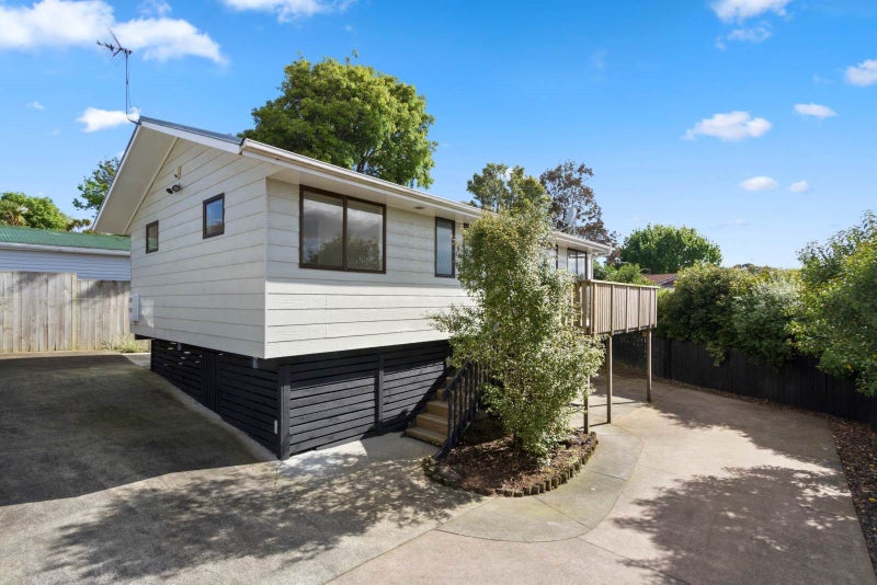 1/5 Tauhara Street, Green Bay, Auckland - Carousel 1