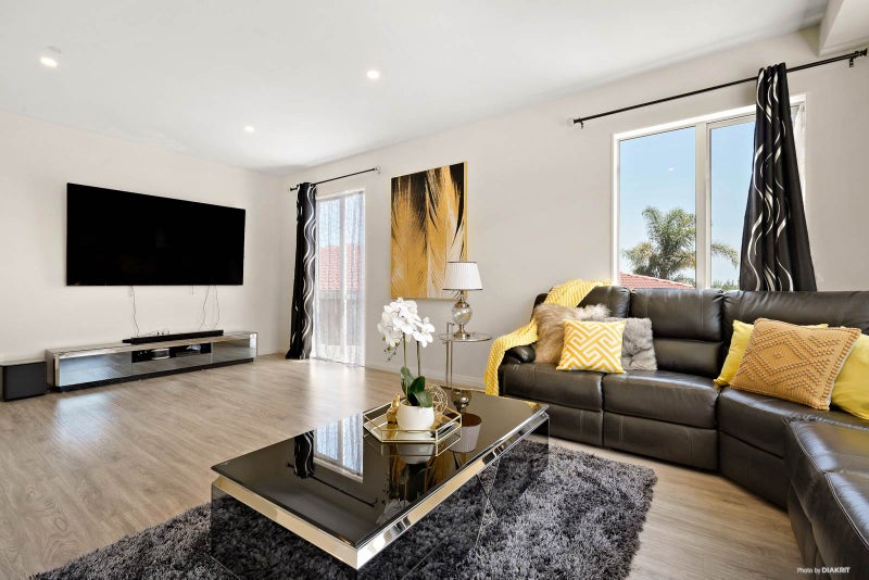 10A Dalwhinnie Parade, Highland Park, Auckland - Carousel 2