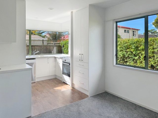 2/18 Northcote Road, Takapuna, Auckland - Carousel 1