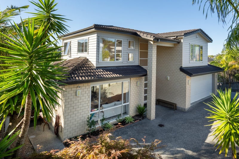 5 Bintulu Place, Fairview Heights, Auckland - Carousel 1