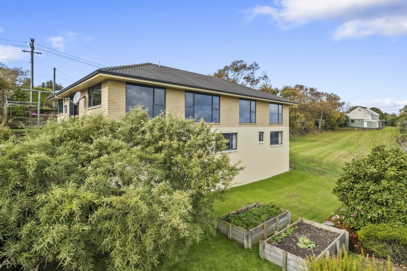 37 Pitcairn Street, Belleknowes, Dunedin - Carousel 1