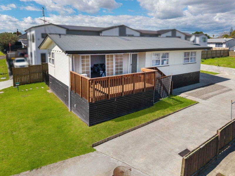 4 Ross Avenue, Papatoetoe, Auckland - Carousel 1
