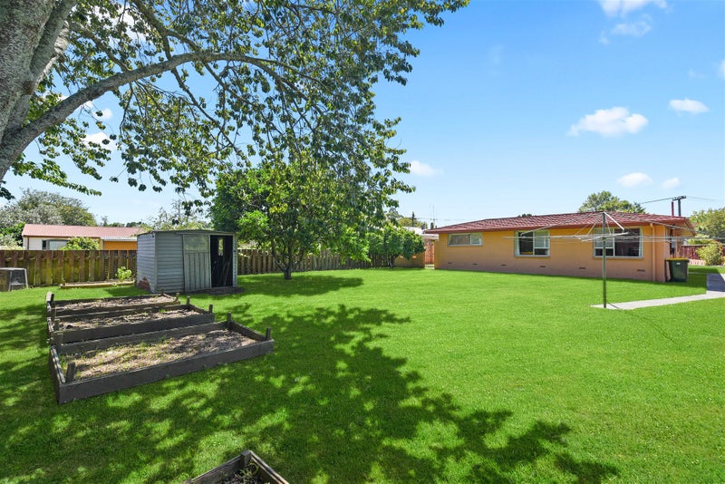16 Beverley Crescent, Hillcrest, Hamilton - Carousel 2