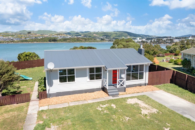 31 Whanga Crescent, Titahi Bay, Porirua - Carousel 1