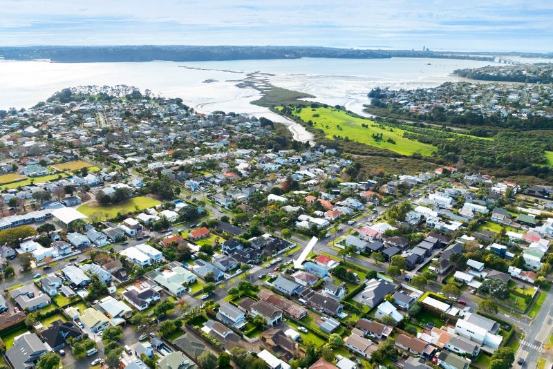 33 Wainui Avenue, Point Chevalier, Auckland - Carousel 2