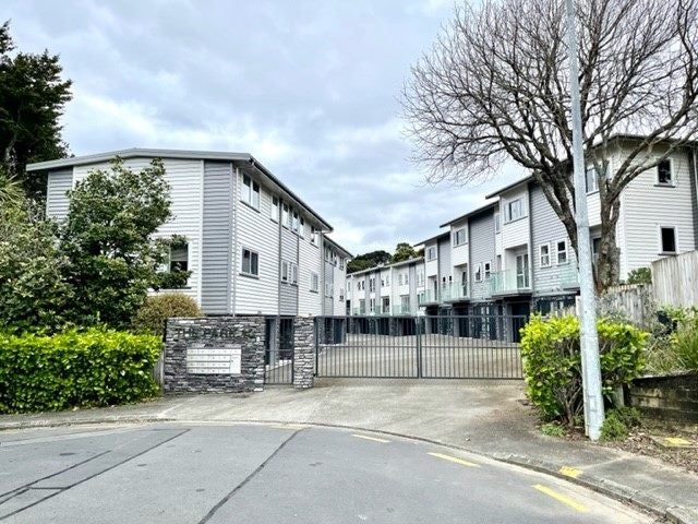 17/13 Kaihu Street, Northcote, Auckland - Carousel 1