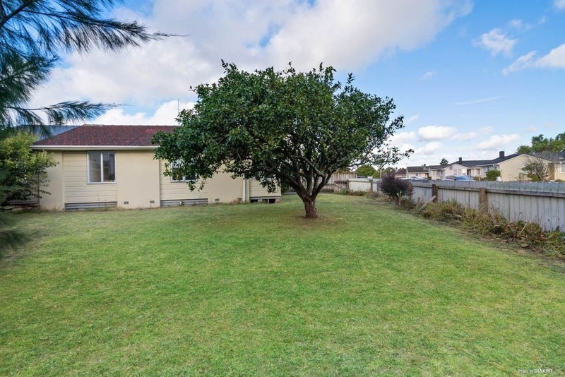 8 Vickers Crescent, Mangere, Auckland - Carousel 1