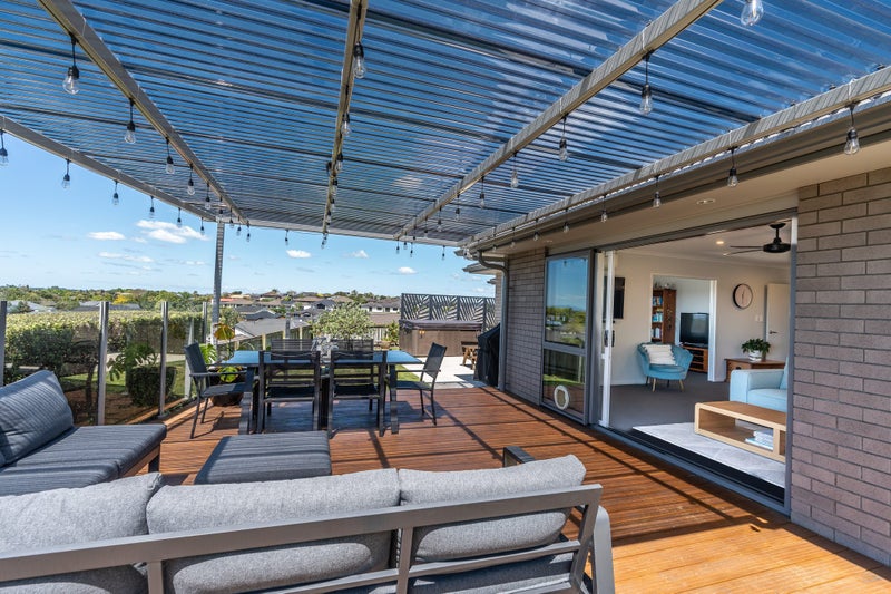 25 Sylvester Crescent, Flagstaff, Hamilton - Carousel 1