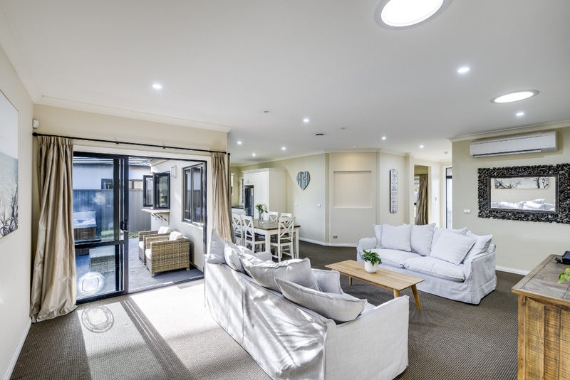 3 Portland Place, Poraiti, Napier - Carousel 1