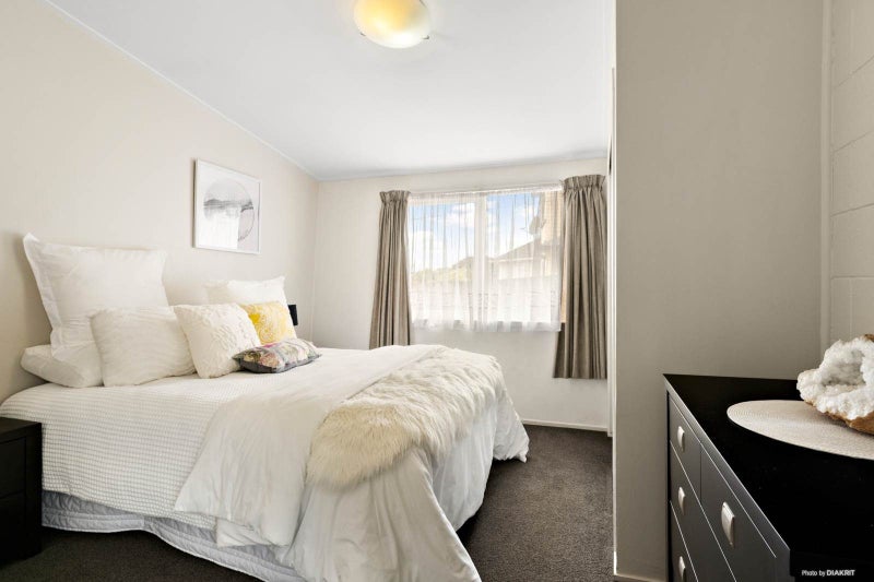 2/98 May Road, Mount Roskill, Auckland - Carousel 2