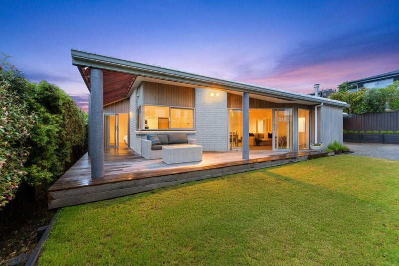 2/2 Rahopara Street, Castor Bay, Auckland - Carousel 2