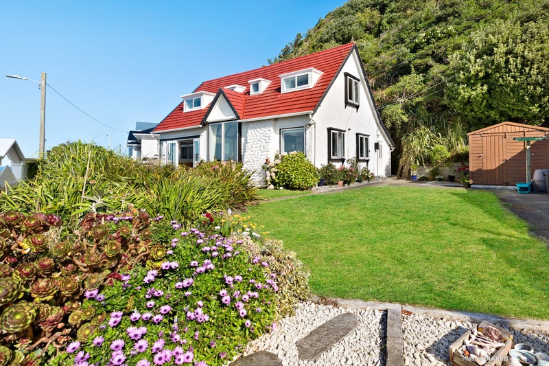 336 The Esplanade, Island Bay, Wellington - Carousel 2