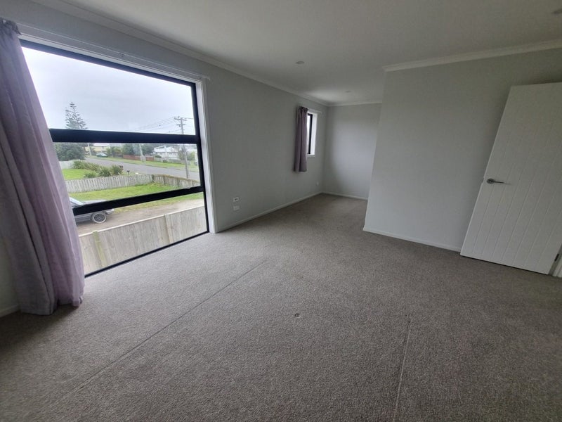 40 Egmont Street, Castlecliff, Whanganui - Carousel 11