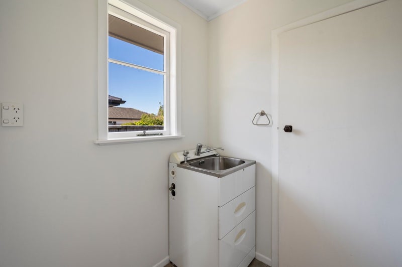14A Warwick Crescent, Taradale, Napier - Carousel 20