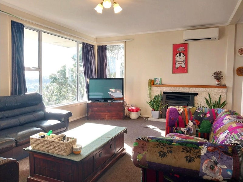 10 Paparangi Crescent, Paparangi, Wellington - Carousel 2