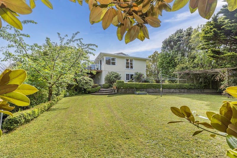 28 Bartlett Grove, Tawa, Wellington - Carousel 1
