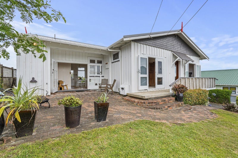 50 Bayly Road, Blagdon, New Plymouth - Carousel 1